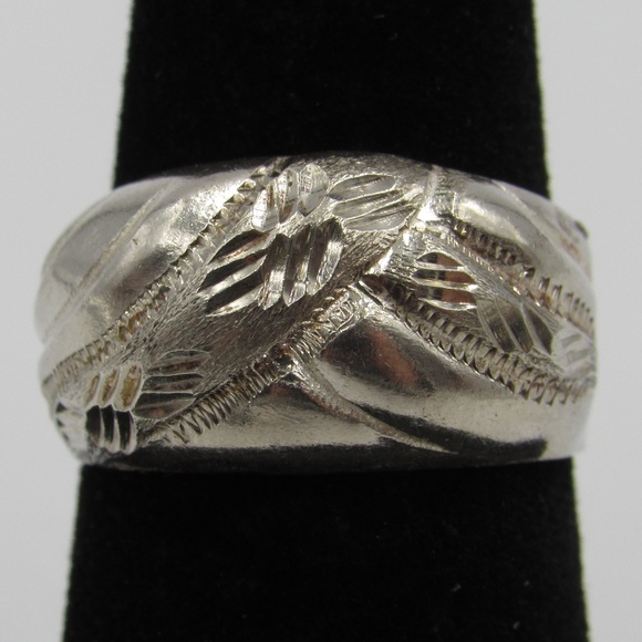 Jewelry - Size 6.75 Sterling Silver Stylish Pattern Band